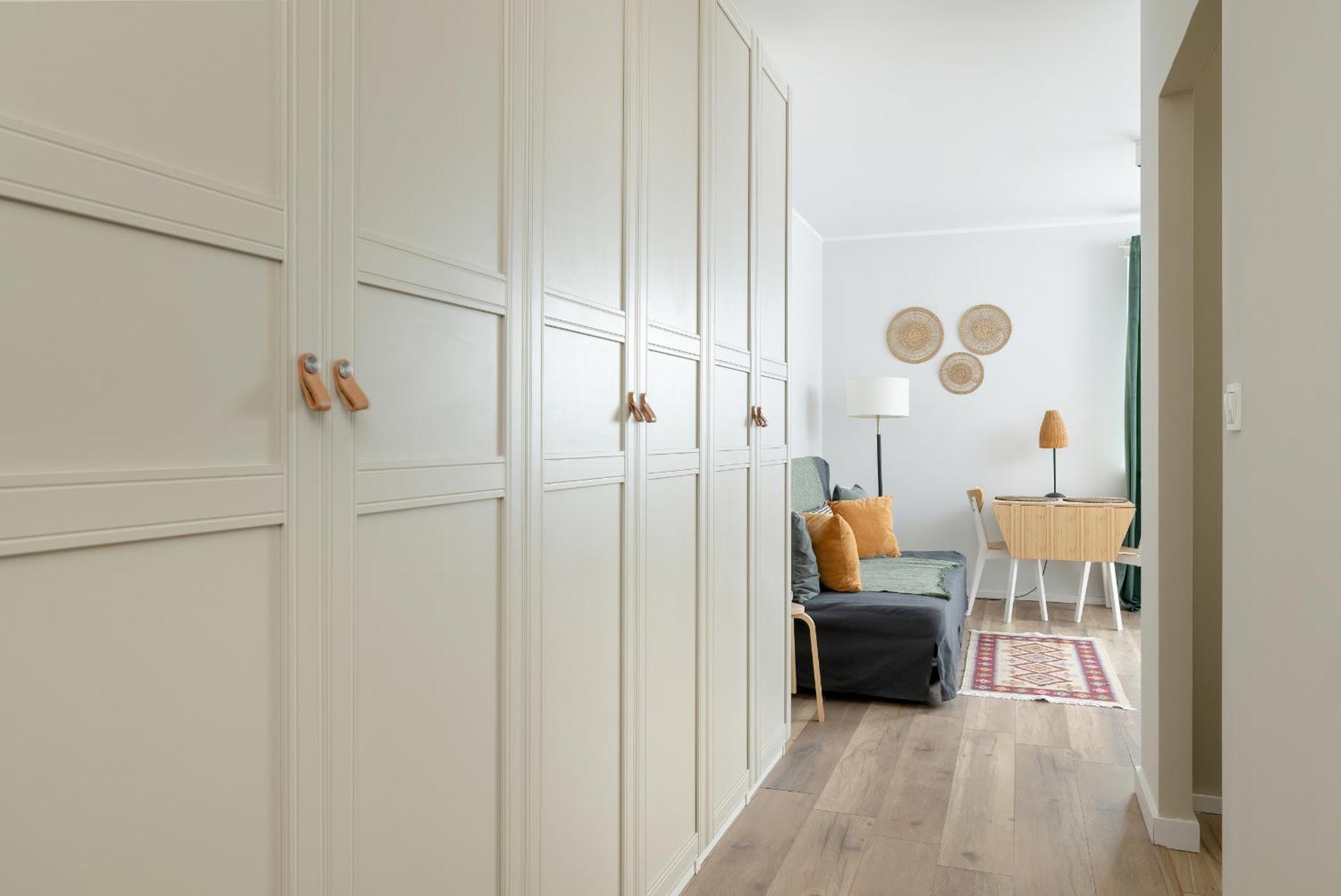 Tysiaclecia Z Balkonem I Darmowym Parkingiem By Renters