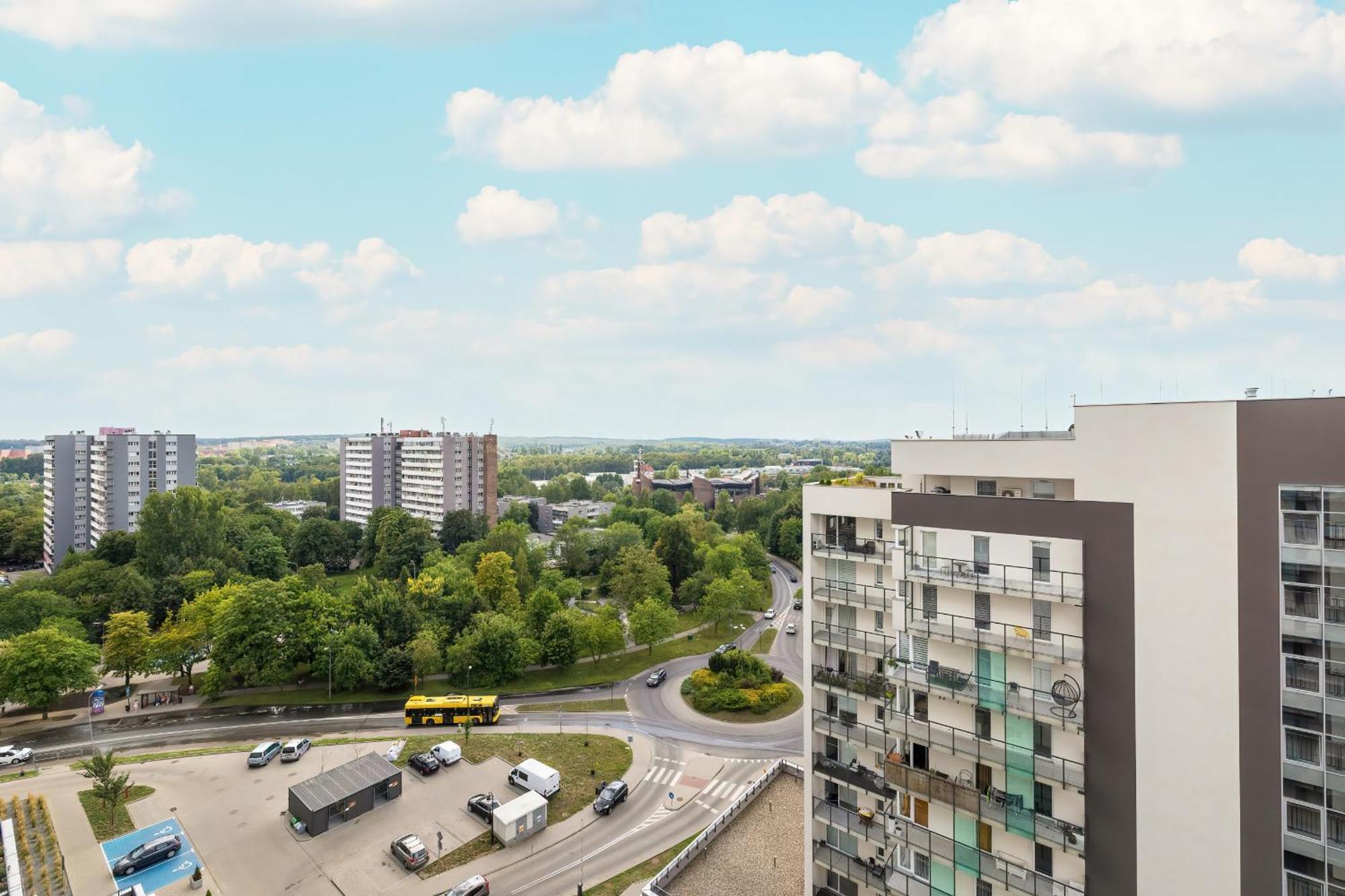 Tysiaclecia Z Balkonem I Darmowym Parkingiem By Renters *