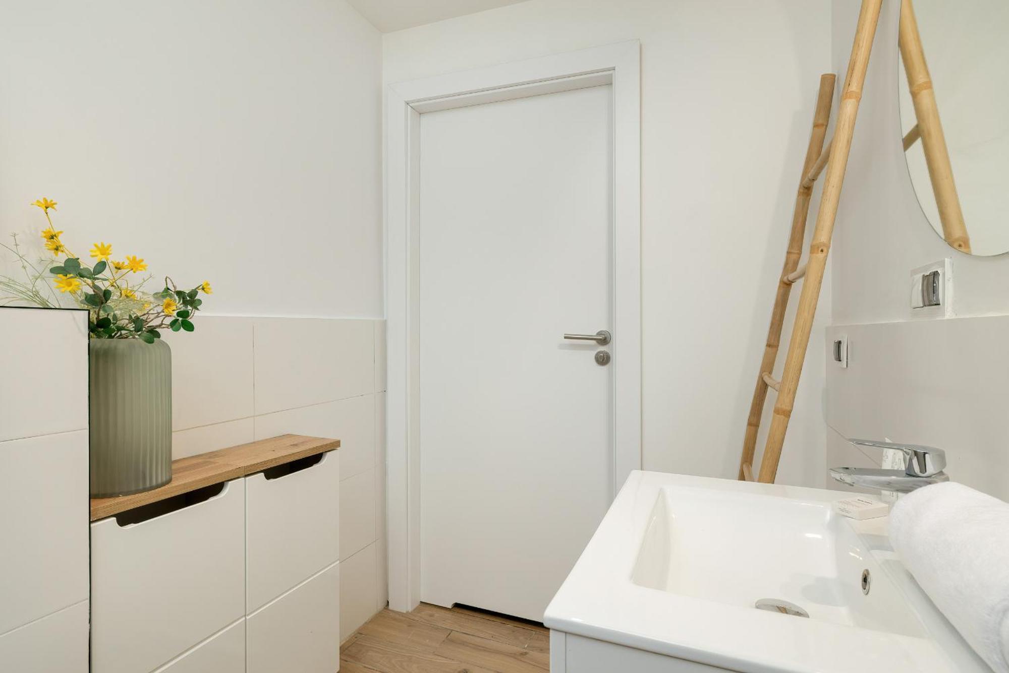 Tysiaclecia Z Balkonem I Darmowym Parkingiem By Renters Katovice