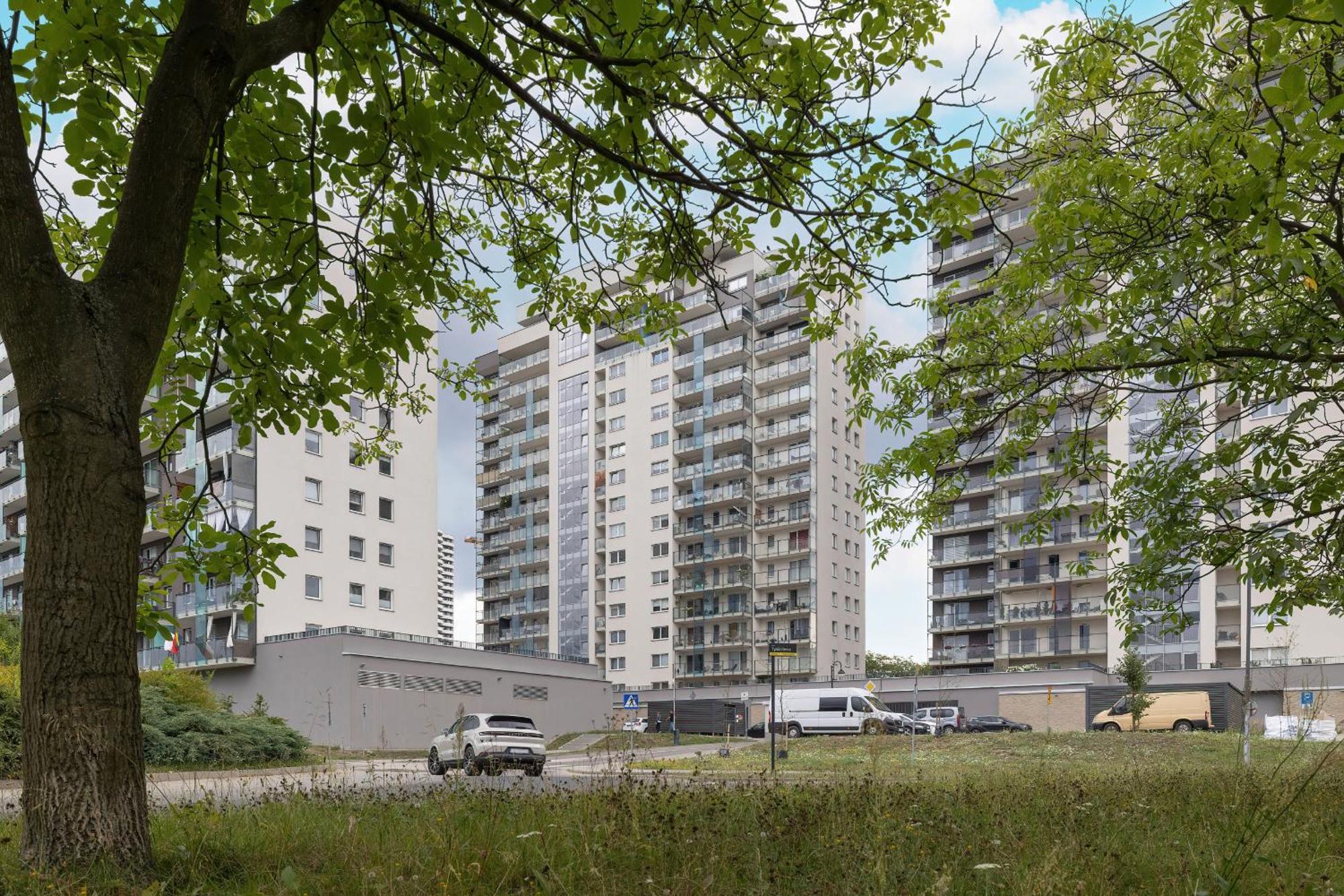 Tysiaclecia Z Balkonem I Darmowym Parkingiem By Renters Katovice