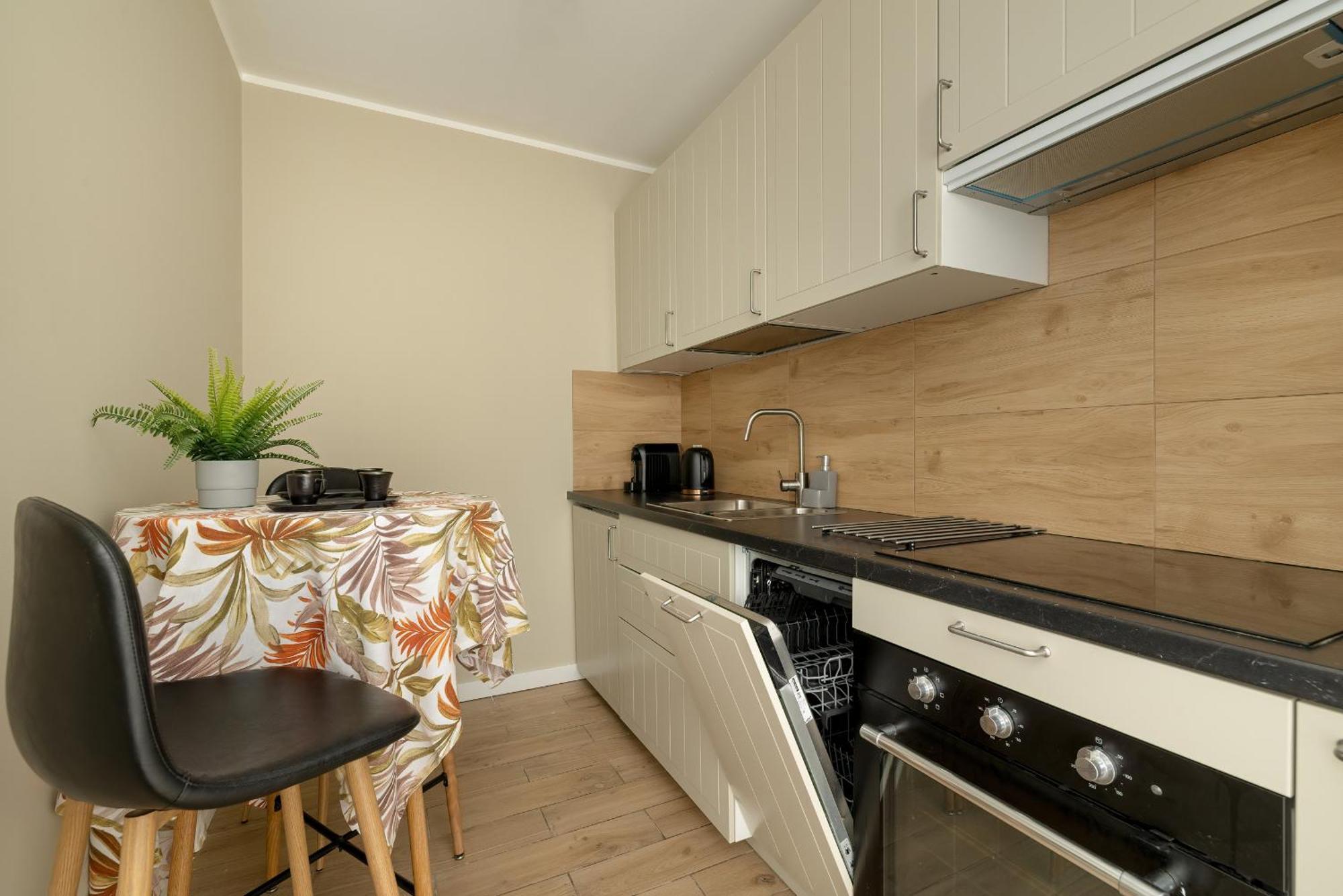 Tysiaclecia Z Balkonem I Darmowym Parkingiem By Renters Apartmán *